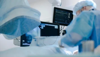 Анастасия Ракова рассказала о ежегодном росте числа операций на артериях для профилактики инвалидиза