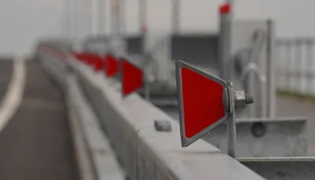 Временные ограничения ввели на ряде дорожных участков Москвы утром 18 июня