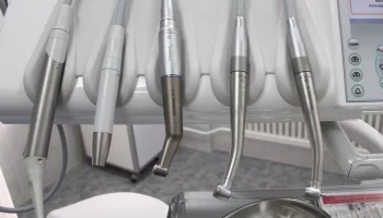 "Известия": в Подмосковье женщина умерла после удаления в клинике 32 зубов