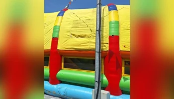 Семилетний мальчик сломал позвоночник при падении с батута в Кузбассе