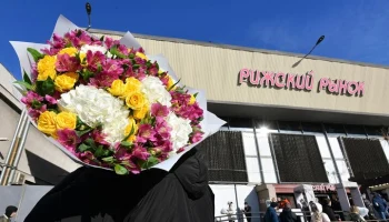 Москвичам назвали идеальное время для поездки на Рижский рынок за цветами