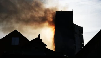 Спасатели ликвидировали открытое горение в здании во Фрязине