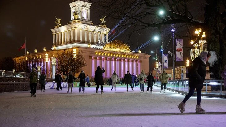 Каток на ВДНХ завершил работу Каток на ВДНХ завершил работу