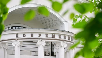 &laquo;Мосбилет&raquo; показал первую афишу &laquo;Современника&raquo; в честь 70-летия театра