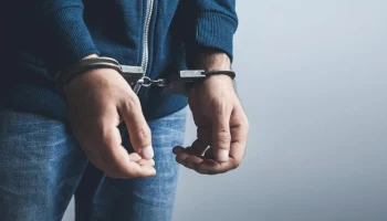 Курьер телефонных мошенников задержан за обман столичных пенсионеров