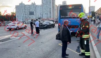 ДТП с двумя автомобилями и электробусом произошло на северо-западе Москвы