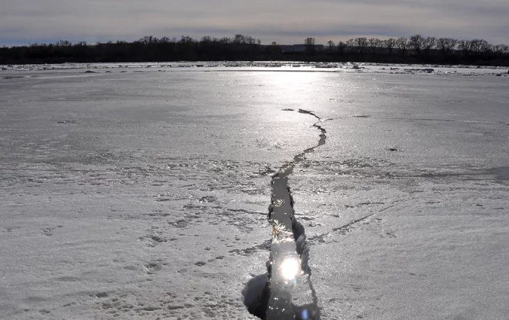 МЧС: Всех 53 рыбаков, застрявших на льдине в Челябинской области, спасли МЧС: Всех 53 рыбаков, застрявших на льдине в Челябинской области, спасли