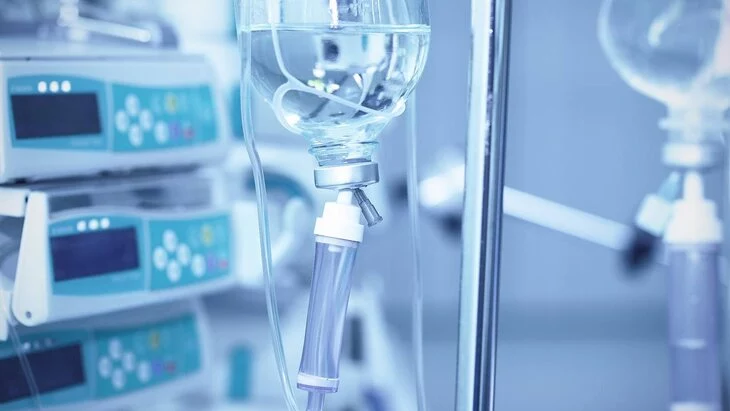 Девушка сорвалась со скалы в приморской бухте и потеряла 50 процентов крови Девушка сорвалась со скалы в приморской бухте и потеряла 50 процентов крови