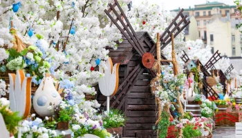 Более 100 декоративных конструкций украсили Москву в преддверии Пасхи