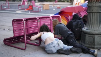 Полиция открыла огонь резиновыми пулями по протестующим в Лос-Анджелесе