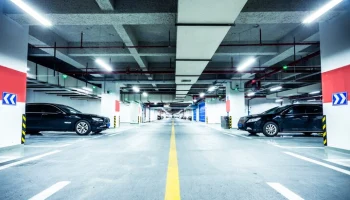 Стоимость самого дорогого машино-места в Москве составила 53 млн рублей