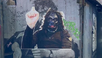 Фанаты Паши Техника осквернили мурал с Виктором Цоем в Санкт-Петербурге