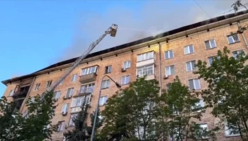 Площадь пожара в жилом доме на юго-западе Москвы выросла до 2 000 квадратных метров