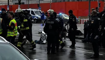 Въехавший в толпу людей в Мюнхене водитель задержан