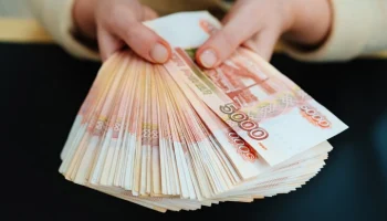 Прокуратура добилась выплаты москвичу 700 тысяч рублей долга по зарплате