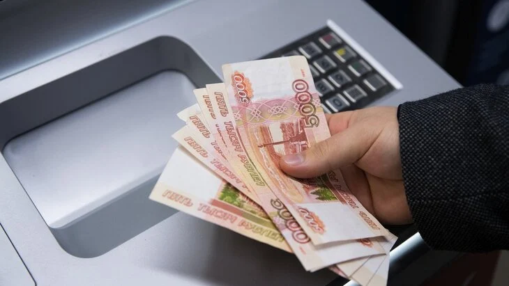 Российские банки усилят контроль при внесении крупных сумм наличных Российские банки усилят контроль при внесении крупных сумм наличных