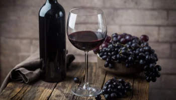Эксперт Липилин заявил, что в июле-декабре вино из Италии и Испании подорожает на 35%