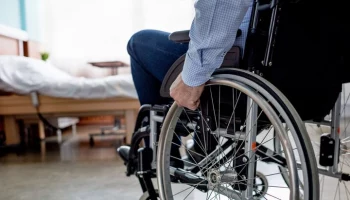 Миронов предложил увеличить до прожиточного минимума пособие по уходу за инвалидами