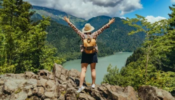 Новые правила въезда в Абхазию для туристов. Что изменилось и во сколько обойдется отдых