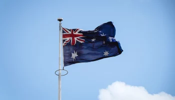 Личность помешавшего стрелку в Сиднее русскоговорящего мужчины пока не установили