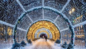 Более 10 световых тоннелей украсят столицу в Новому году