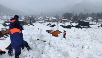 Сошедшая в Архызе лавина повредила 5 зданий и 2 автомобиля