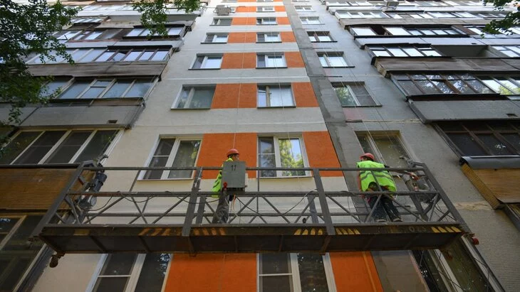 Капремонт фасадов многоквартирных домов начался в Москве
