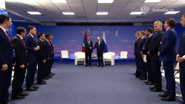 Путин встретился с премьер-министром Лаоса Сонсаем Сипхандоном