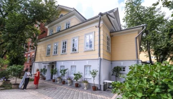 Директор Московского зоопарка открыла выставку "Звери и птицы в современном искусстве"