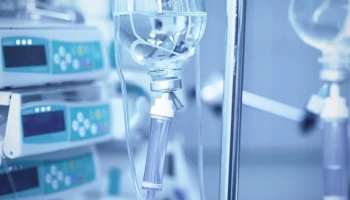 Школьницу ввели в искусственную кому после нападения собак в Якутии