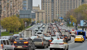 Движение сильно затруднено на столичных дорогах 3 декабря