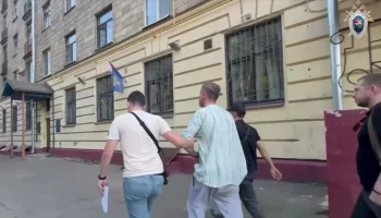 СК предъявил обвинение жителю Лефортова, выбросившему из окна квартиры жену и сына