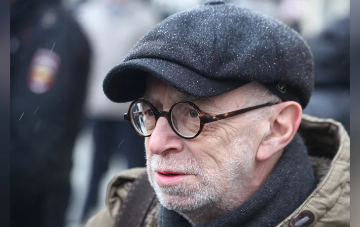 Церемония прощания с поэтом Львом Рубинштейном началась в Москве Церемония прощания с поэтом Львом Рубинштейном началась в Москве