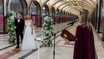 Заммэра Ракова: Церемонии бракосочетания прошли на станции метро «Маяковская» Заммэра Ракова: Церемонии бракосочетания прошли на станции метро «Маяковская»