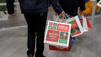 Бойцы СВО в московском госпитале получили новогодние подарки и автографы хоккеистов