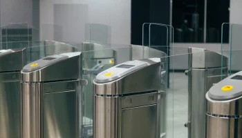 Оплата бесконтактными банковскими картами в метро Москвы работает штатно