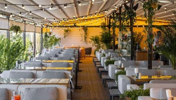 Столичным кафе рекомендовали закрыть летние веранды из-за непогоды 25&ndash;26 апреля