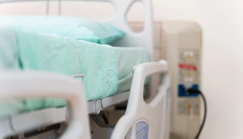 Стало известно состояние пострадавшего полицейского после взрыва у вокзала в Москве