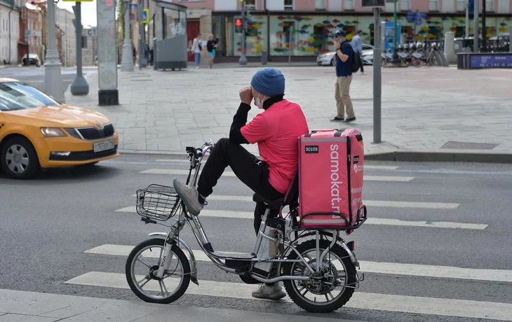 Номерные знаки могут появиться на велосипедах курьеров в Москве Номерные знаки могут появиться на велосипедах курьеров в Москве