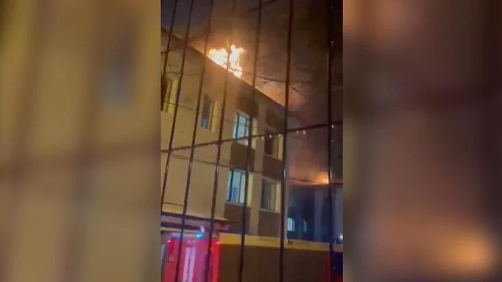 Четыре человека спасены при пожаре в подмосковной Яхроме Четыре человека спасены при пожаре в подмосковной Яхроме