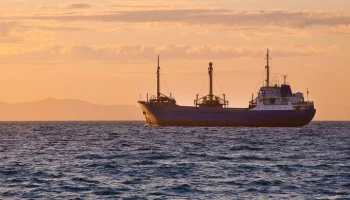 Хуситы выпустили шесть ракет по двум судам в Красном море и Аденском заливе