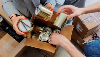 Почти 15 тонн гумпомощи отправили студенты столичных колледжей в зону СВО