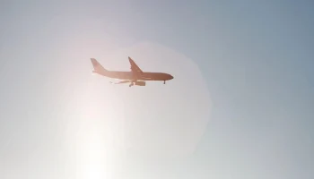 Пассажирский самолет готовится к аварийной посадке в Норильске