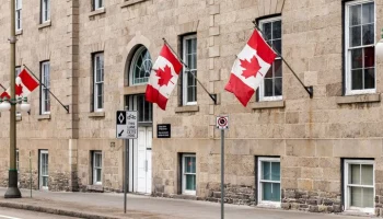 Канада ввела санкции против двух граждан РФ и шести компаний