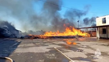Овощехранилище загорелось на площади 800 квадратных метров в Крыму