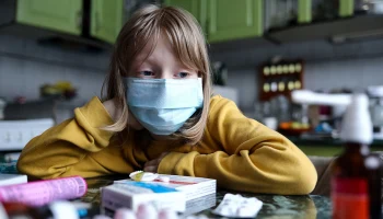 Биолог Баранова: Штамм COVID &laquo;стратус&raquo; вызвал рост заболеваемости среди детей