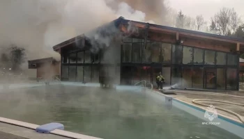 Гостиничный комплекс загорелся в подмосковном Дорохове на площади 600 "квадратов"