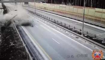 Водитель BMW врезался в ограждение на трассе М-11 в Тверской области