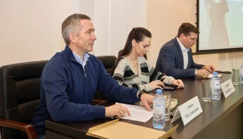 Журналист Олег Леонов рассказал волонтерам центрального округа о кибербезопасности