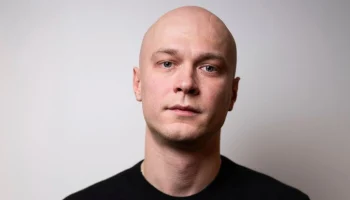 Премьера спектакля "Гамлет" с Юрой Борисовым в МХТ имени Чехова пройдет в мае